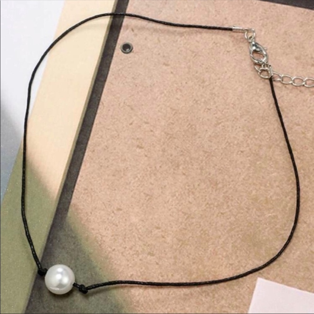 Mother of Pearl Choker - Picture 3 of 5